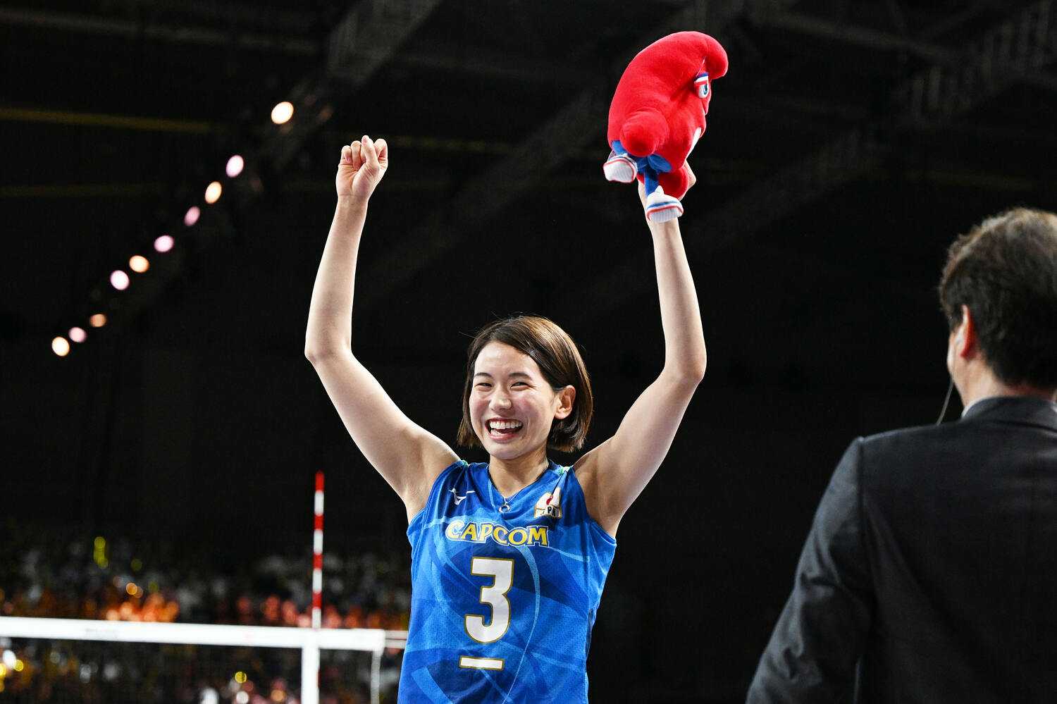 TBS新夕悦男アナの問いかけに、いつも冷静な古賀は珍しく「やったぜー!」と喜びを爆発させた ©︎MATSUO.K/AFLO SPORT