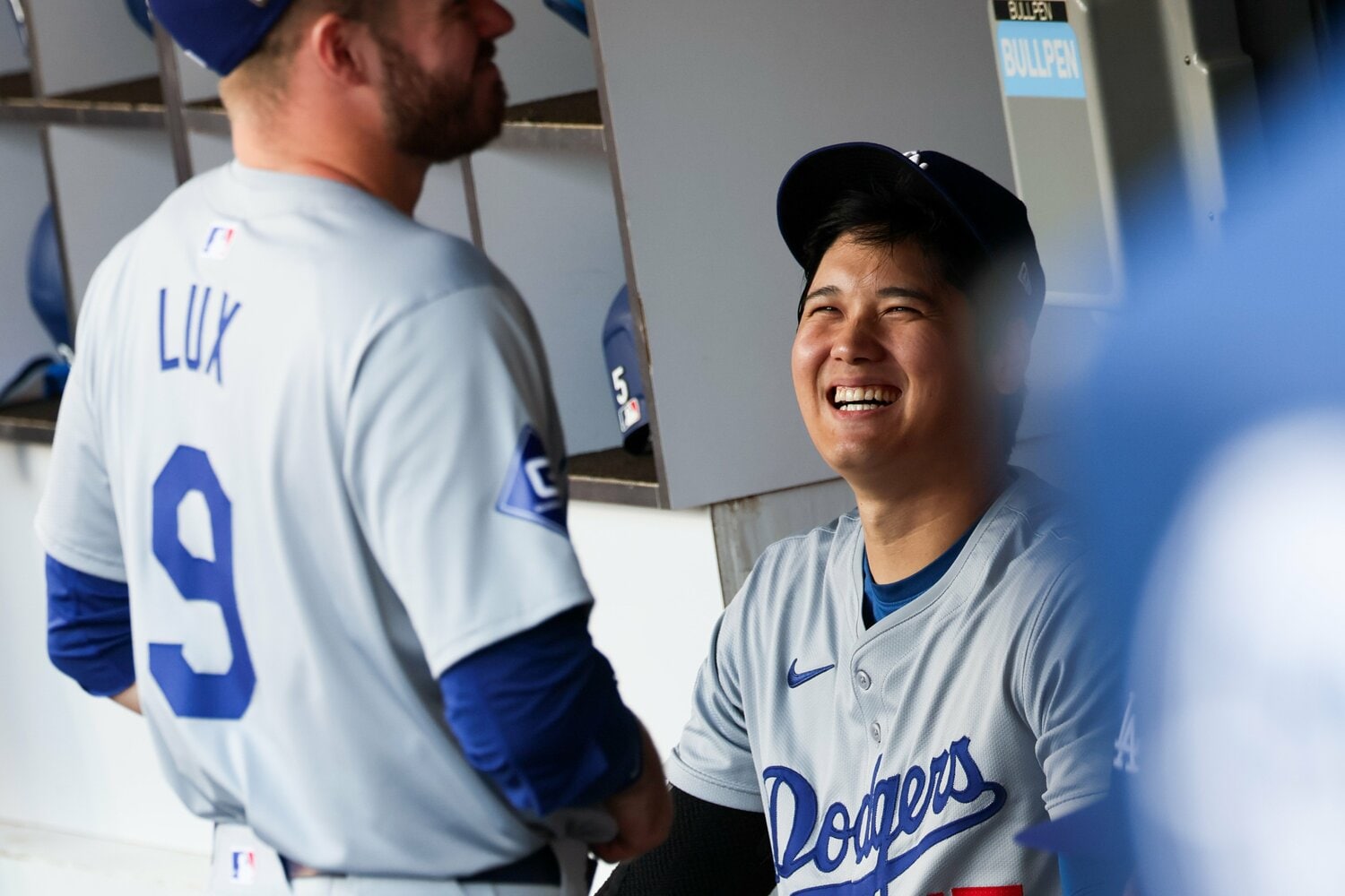 ラックスと談笑する大谷　©Getty Images