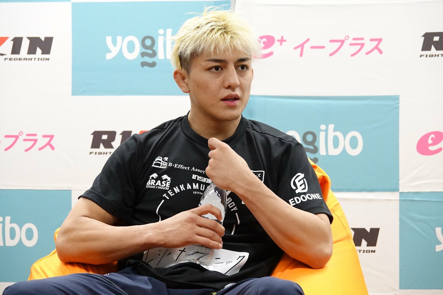 朝倉未来の発言に「あんたに出来んのかよ」と噛みついた鈴木千裕　©Koji Fuse