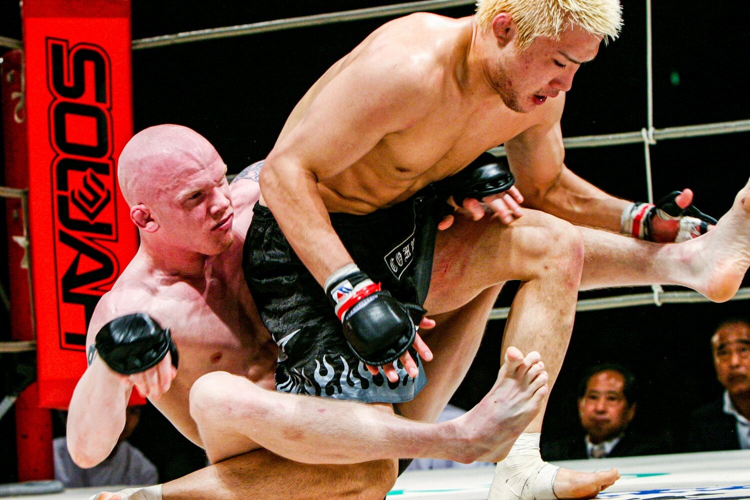 2003年8月、修斗ウェルター級のタイトルマッチで、後にDREAMライト級王者となるヨアキム・ハンセンに判定で敗れた五味。この苦い敗戦が「火の玉ボーイ」誕生の契機となった