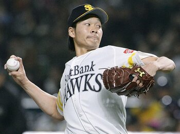 「僕、毎試合投げ方が違うんですよ」武田翔太の投球の核は“ケツをポン”。＜Number Web＞ photograph by Kyodo News