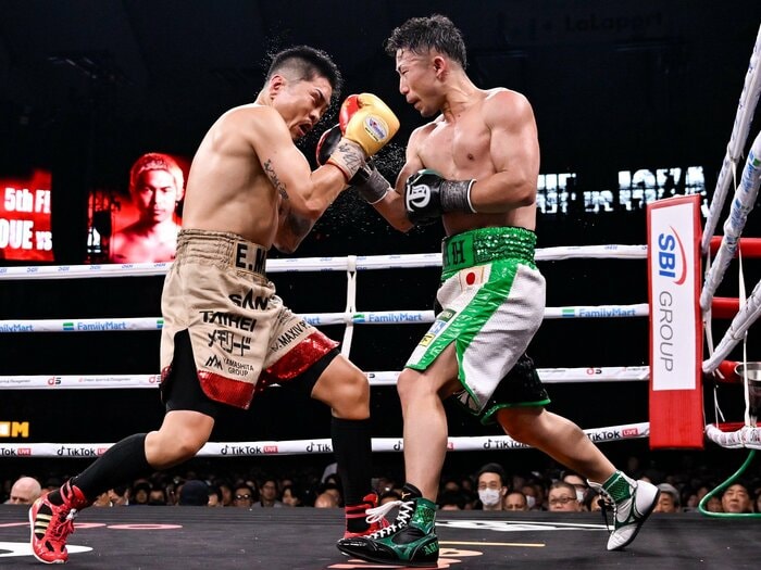 4階級制覇・井岡一翔が2度ダウンの衝撃…覚醒した井上拓真“チャンピオンボクシング”を元世界王者・飯田覚士が解説「レジェンドの圧力に動じない」＜Number Web＞ photograph by Hiroaki Finito Yamaguchi