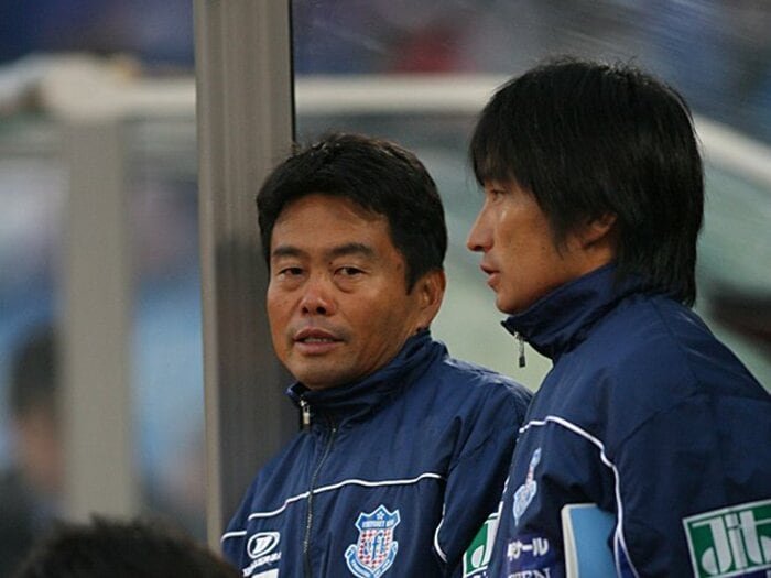 「ピッチには労働者も演技者もいらない」大木武vs安間貴義、師弟対決で響いた時間稼ぎする選手への怒声＜Number Web＞ photograph by J.LEAGUE