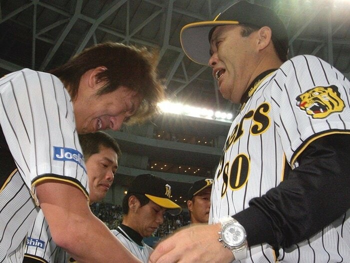 2008年の岡田彰布監督“ラストゲーム”で阪神ナインが号泣した理由…“代打の神様”桧山進次郎が明かす確信めいた予感「岡田さんは出し惜しみを一番嫌う」＜Number Web＞ photograph by SANKEI SHIMBUN