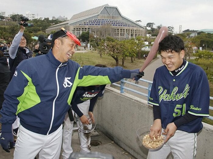 山田哲人も「うまくなる」と実感。ヤクルトに流れる宮本慎也の鬼哲学。<Number Web> photograph by Kyodo News