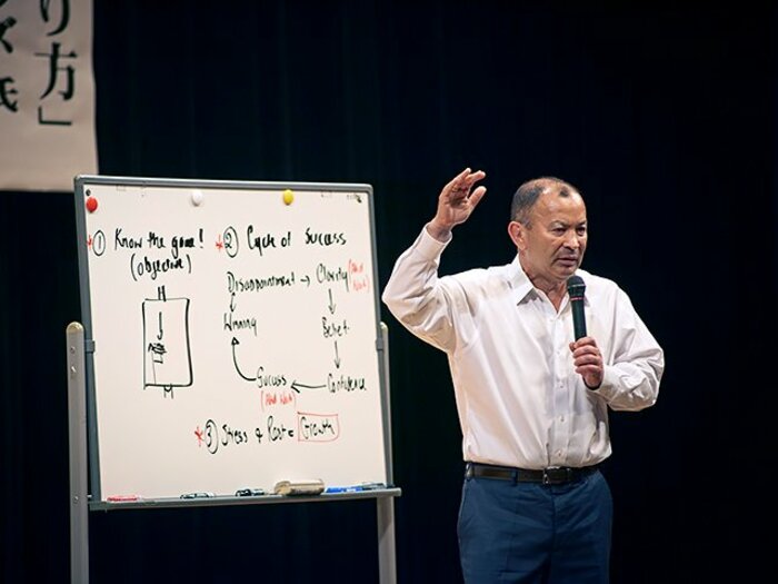 エディー・ジョーンズが語る、「成長し続けるチーム」の作り方。＜Number Web＞ photograph by Ko Kawaguchi