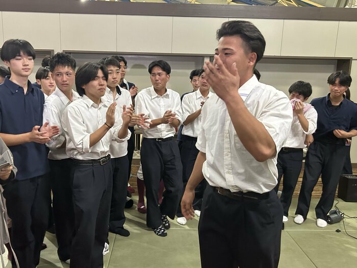 創部100年超で初ドラフト指名…静岡の無名公立校「本人より仲間が号泣」「サッカー部バスケ部、文化部も一緒に」西武育成3位・後藤幸樹の感涙現場に密着＜Number Web＞ photograph by Jun Aida