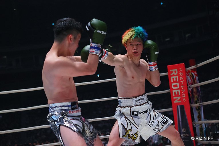 那須川天心「もうやりたくないです（笑）」 格闘技史上初の“1vs3マッチ”はなぜ神童の調子を狂わせたのか(10)