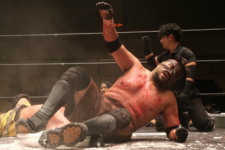 蛍光灯で殴り合い、大流血して…メキシコ人デスマッチファイター「もっと日本にいたい」ビオレント・ジャックの切実な思い「外国人がって…でも、ここがオレの家」(52)