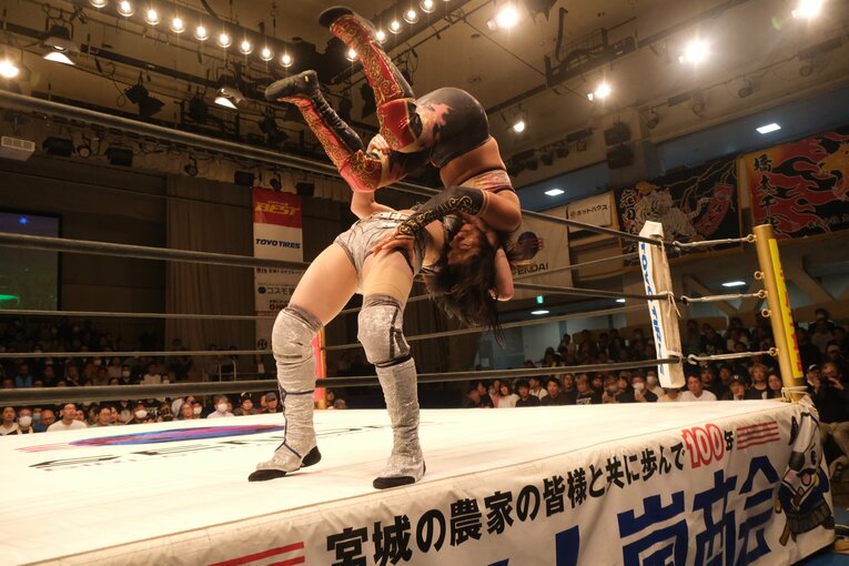 「見栄えなんて関係ない」人気女子レスラー・安納サオリが見せた“底知れないタフさ”…岩田美香戦前、母親に告げられた「勝つまで帰ってくるな」(26)