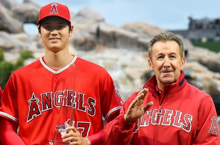 エンゼルスのオーナー、アート・モレノと大谷翔平。トレード消滅は「賭け」だった…。 ／ photograph by Getty Images