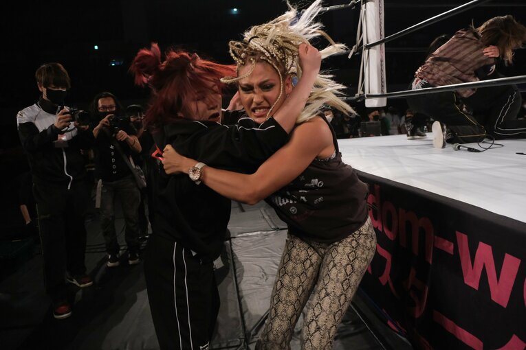 殴り続けた鈴季すず、抱きしめたジュリア…スターダムリーグ戦“最大のカード”は何を残したか？「本当の姉妹」「憎しみは晴れた」(82)