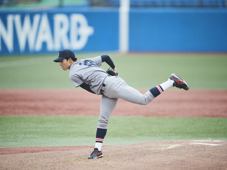 11月21日、明治神宮大会初戦で見せた増居の投球フォーム（1塁側から）©Yuki Suenaga