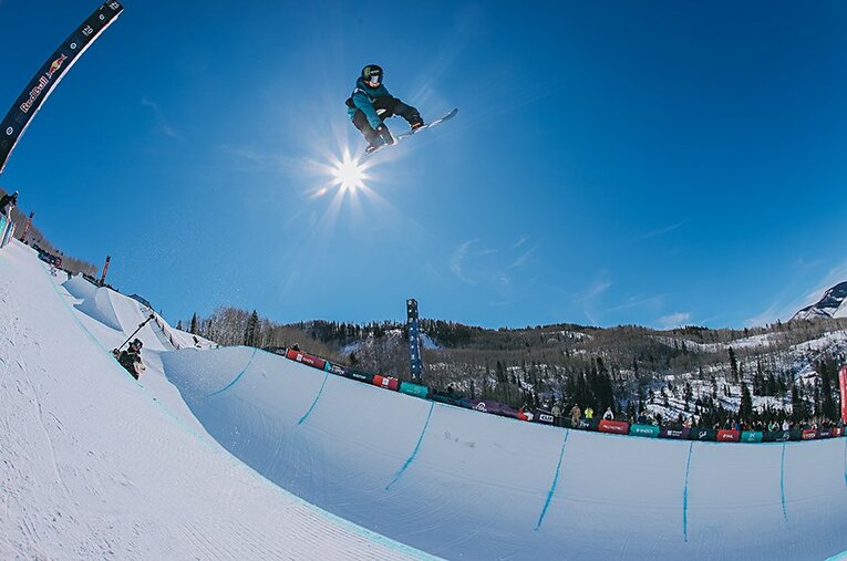 BURTON US OPENハーフパイプで優勝した戸塚優斗。スロープスタイルでは角野友基も表彰台に上がった。 ／ photograph by BURTON