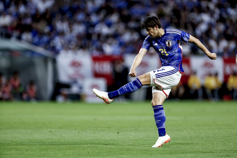 ペルー戦の22分、先制弾となった伊藤洋輝のミドルシュート　©Kiichi Matsumoto