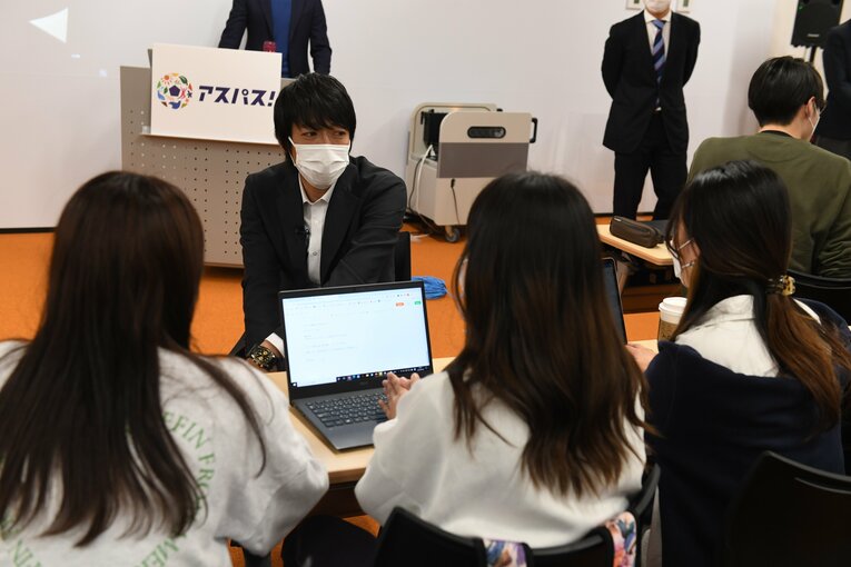 学生たちのリアルな声は中村さんに気づきを与えるものだった　©JFA