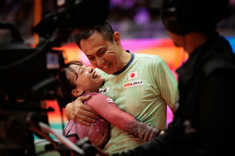 杉原を支え続ける大野和邦コーチと　©JIJI PRESS