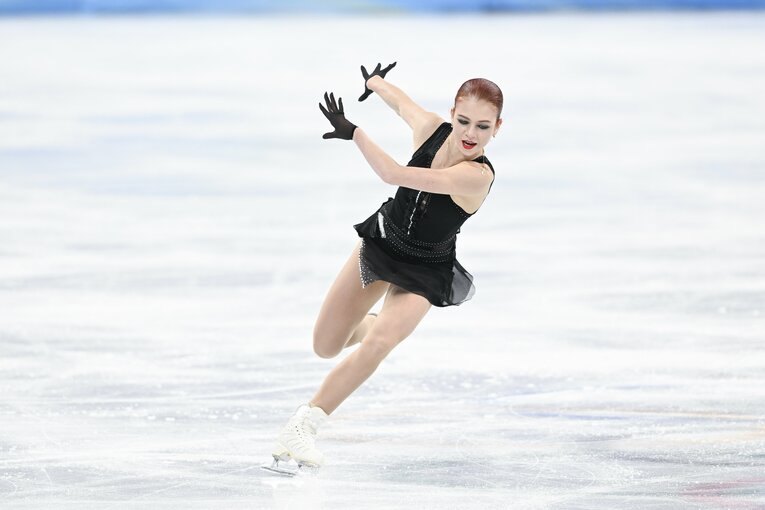 「泣いてる場合じゃない」新女王・坂本花織と中野コーチが守った“フィギュアの品格” 「20年前のスケート」発言のタラソワへ伝えたいこと(52)