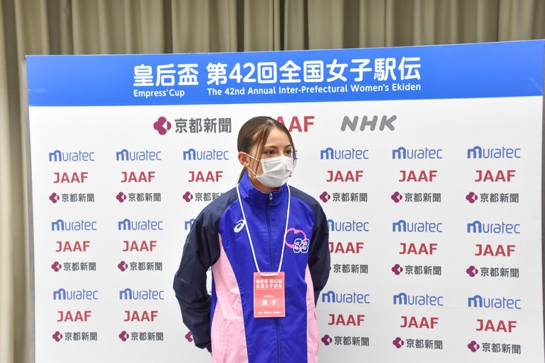 全国女子駅伝の開会式後に取材に応じたドルーリー選手　©︎JIJI PRESS