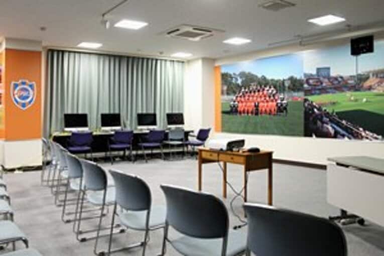 クラブハウスでも、選手の自宅からでも自在にチームのデータベースにアクセスできるシステムを構築した清水エスパルス。膨大な映像データ、個人のプレー記録、戦術分析データなどが自由に閲覧できるという