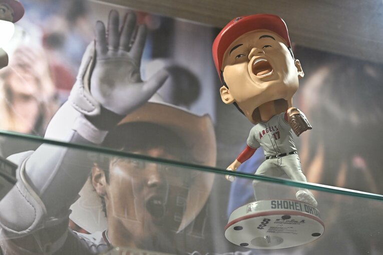 ボブルヘッド　©Takashi Shimizu