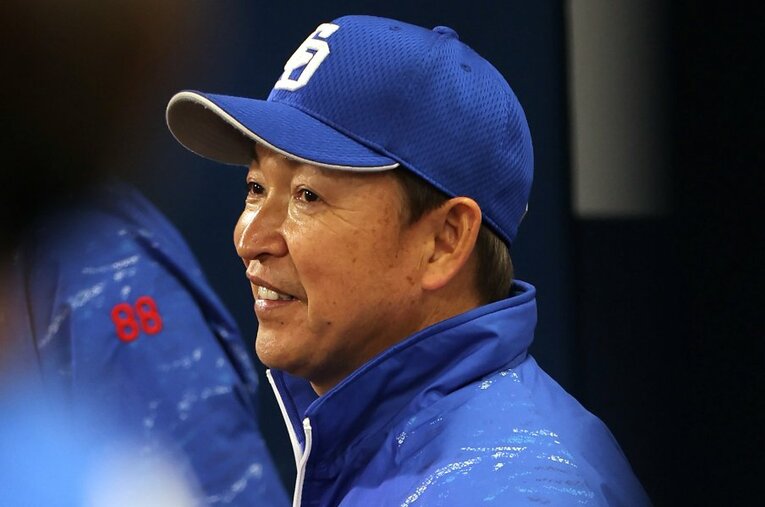 昨年秋に直撃した記者に立浪は現時点の問題点と同時にチームを変える新戦力への期待を語っていた ／ photograph by JIJI PRESS