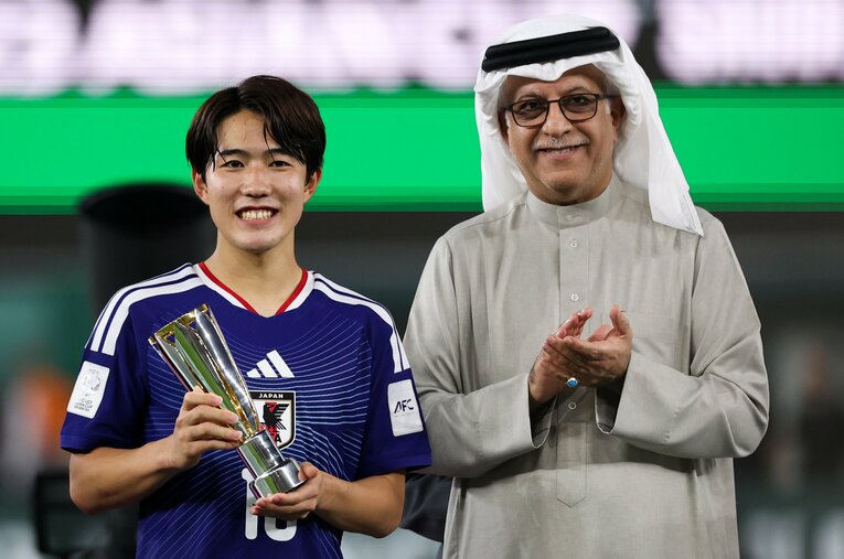 U-23アジアカップMVPと得点王を獲得した佐藤龍之介。あらためて北中米W杯メンバー入りへのアピールともなった ／ photograph by Zhizhao Wu/Getty Images