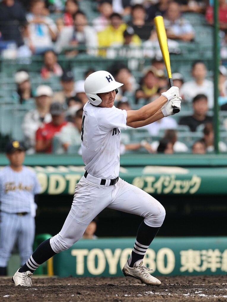 【白】今夏の北海（南北海道）。白スパイクになり、帽子やアンダーシャツも白で統一されていた　©JIJI PRESS