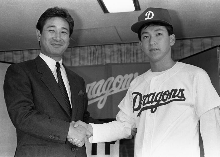 1987年12月、入団会見をする中日ドラフト1位の立浪和義（PL学園高）　©JIJI PRESS