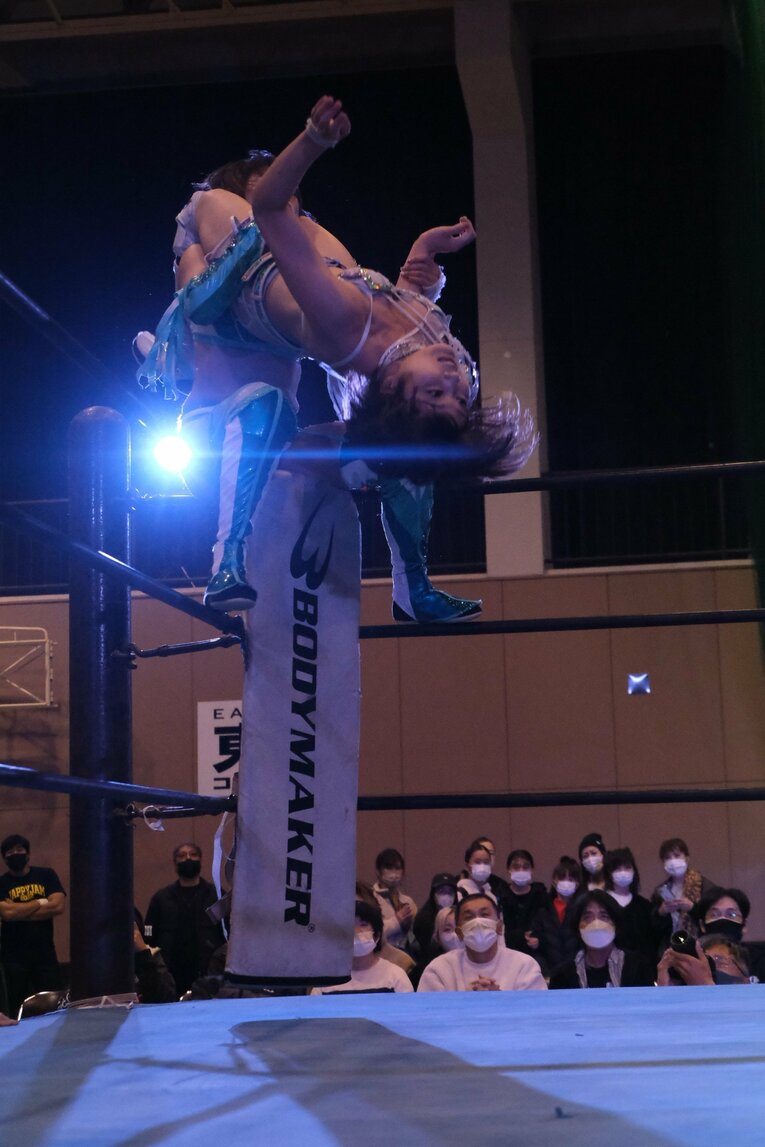 「可憐ですねぇ」人気女子レスラー・安納サオリに観客もウットリ…初の凱旋大会に滋賀が沸いた日「“絶対不屈彼女”は泣かないんです」(94)