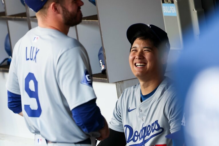 ラックスと談笑する大谷　©Getty Images