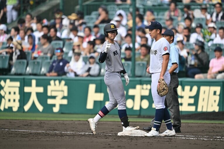 慶応・延末藍太 ©Hideki Sugiyama