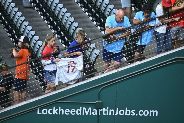 大谷を一目見ようとする人だかり　©Nanae Suzuki