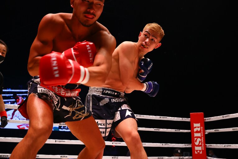 YA-MANの右フックがクリーンヒットし、1Rわずか43秒での決着となった　©RISE