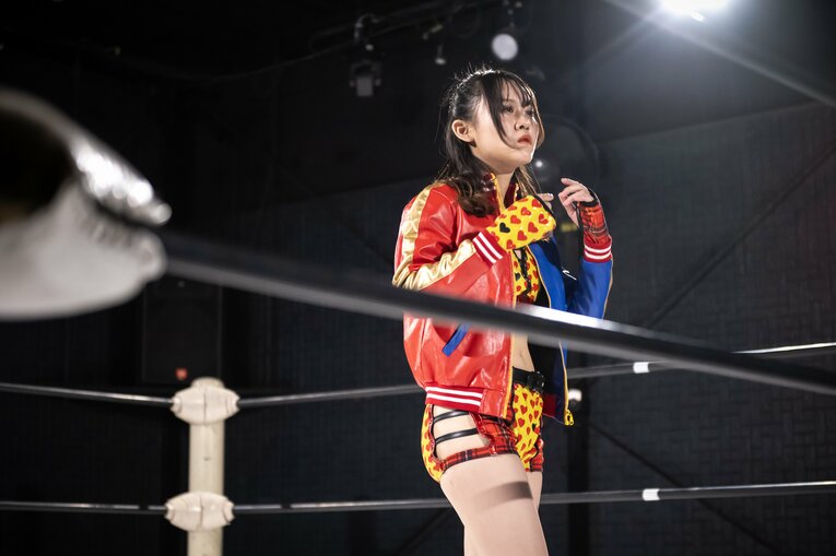 「ぶりっ子キャラだし、なにこの子って（笑）」慶應大、異例の“学生アイドルレスラー”はいかに生まれたか？ 無村架純が引退後に明かした本音(28)