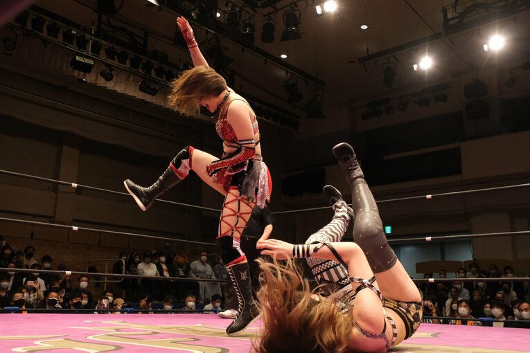 “元アイドルのパワーファイター”ひめか覚醒の日…父の死を乗り越え、スターダムリーグ戦で林下詩美にも勝利「もうクヨクヨしてられない」(12)