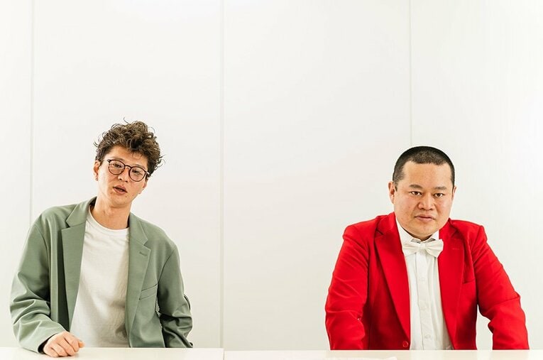 結成12年でM-1決勝初出場となったモグライダー。芝大輔（ツッコミ担当、38歳、左）とともしげ（ボケ担当、39歳）。ウッチャンナンチャン、出川哲朗、ナイツらと同じマセキ芸能社所属 ／ photograph by Shiro Miyake