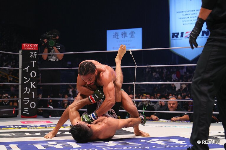 大将戦。ホベルト・サトシ・ソウザvs.AJ・マッキー　©RIZIN FF