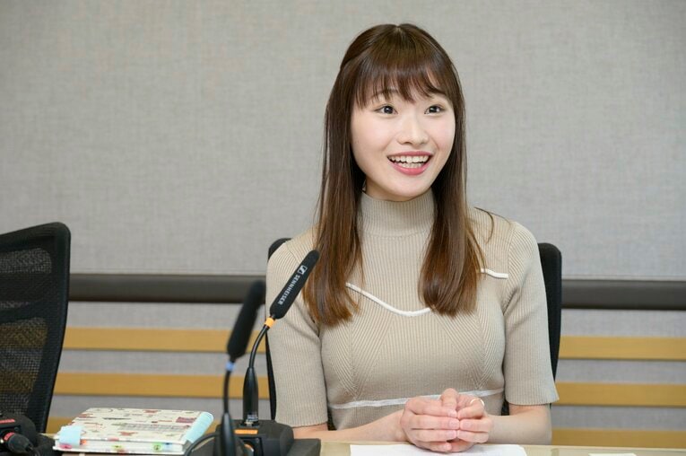 史上初めて“JRAの場内実況”を担当した女性アナウンサー「ファンのあたたかさに救われた」藤原菜々花26歳が語る“デビュー戦”の舞台裏(6)