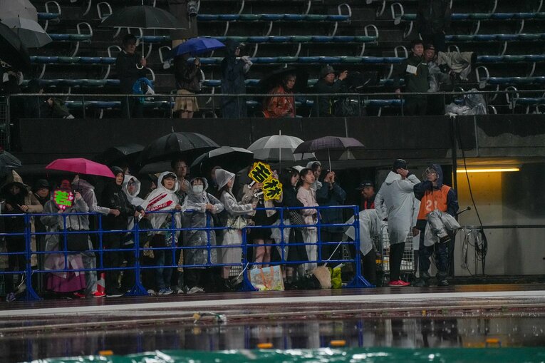 スタジアムには若林のファンの姿もあった　©Satoshi Wada