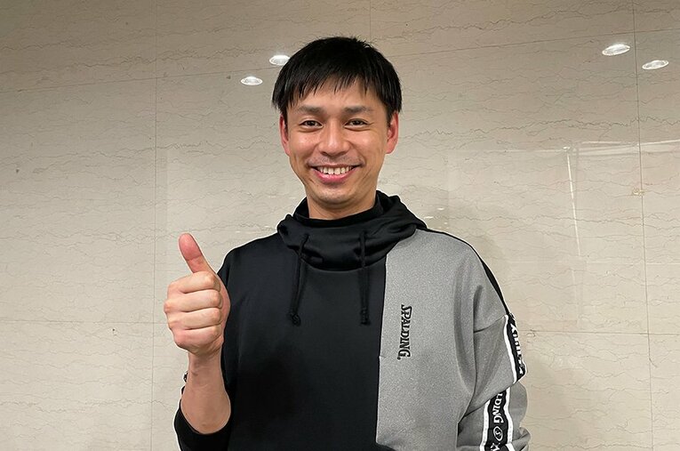 東山高校バレーボール部の監督に就任した松永理生（40歳）。中央大では監督としてインカレ3連覇を達成し、東山高でもコーチとして全国制覇を経験している ／ photograph by Yuko Tanaka
