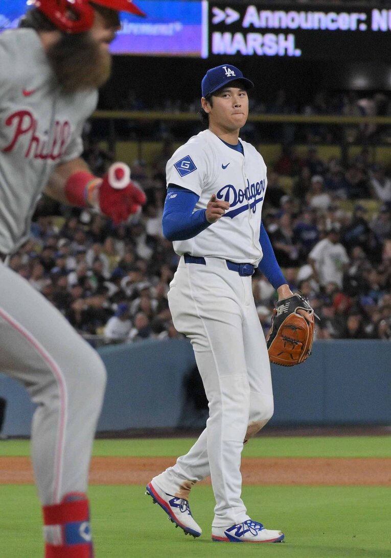 エンゼルス時代の同僚マーシュを打ち取った大谷の視線は……　©JIJI PRESS