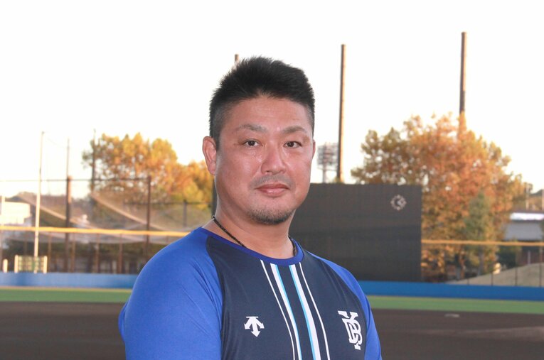 現役時代に通算360本塁打の打撃術を若手に伝えられるか。巨人、ロッテのコーチを経て久々に横浜に戻ってきた村田修一コーチ ／ photograph by NumberWeb