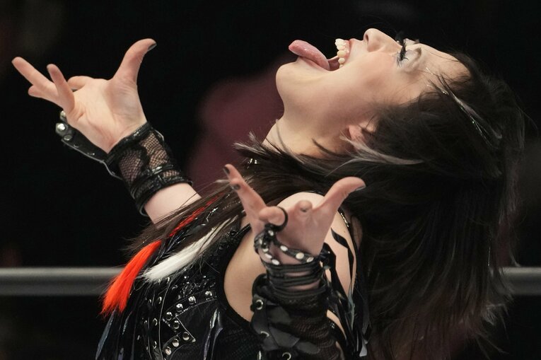 悦に入る上谷沙弥　©Masashi Hara