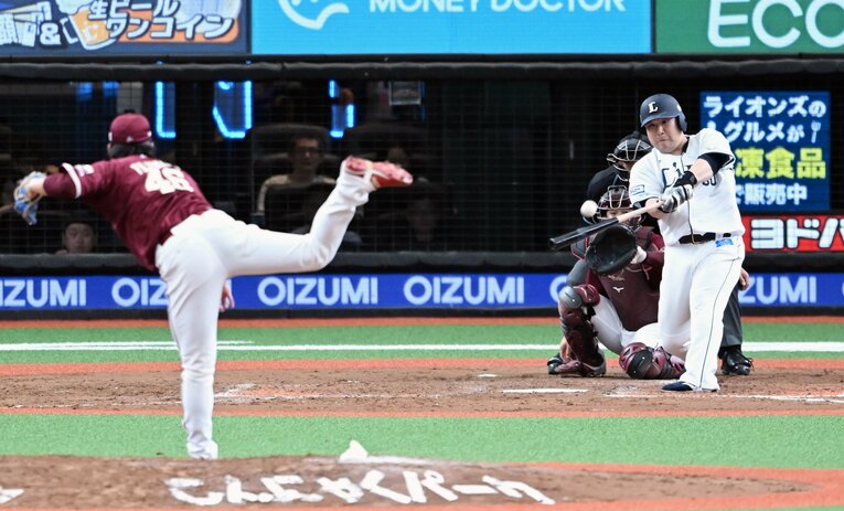 2000三振を喫した日、中村は2ラン本塁打を放っている　©JIJI PRESS