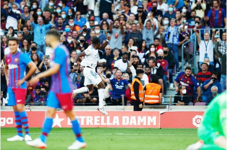 《メッシとロナウド不在の寂しさ》カメラマンが見たクラシコの新風景　17歳ガビや仲良しバルサ＆レアルサポ、殊勲ビニシウスへの“罵倒”(26)