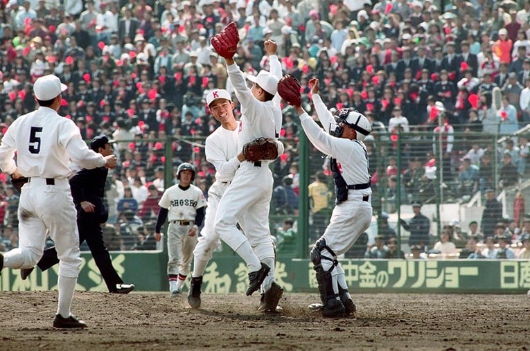 1995年、春のセンバツ。初出場の県立高校が強豪校を次々と撃破し、頂点まで上り詰めた ／ photograph by JIJI PRESS