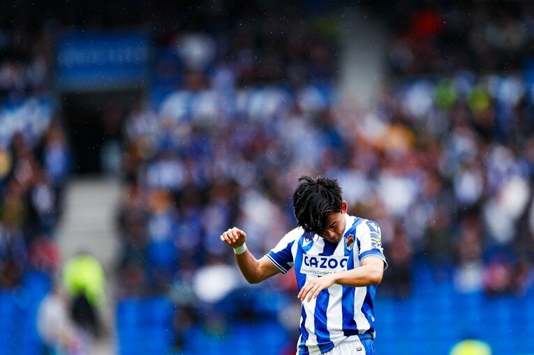 久保建英PK獲得＋シルバに絶妙アシストもドローに落胆　だが翌朝「クボ表紙の新聞」を持った地元のおじさんが…カメラマンは見た(63)