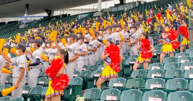 チアが登場 女子吹奏楽部員も 共学 になった横浜高校が迎える初の甲子園 これぞ男子校 の伝統応援はどう変わった 最新レポート 3 3 高校野球 Number Web ナンバー