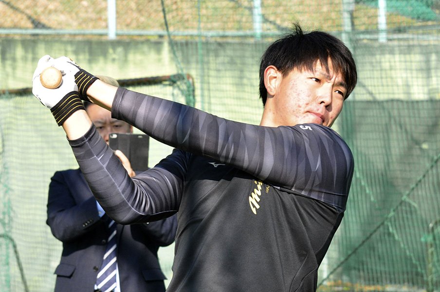 新人王資格を残してのロッテ2年目。安田尚憲に全国区スターの期待感。<Number Web> photograph by Kyodo News